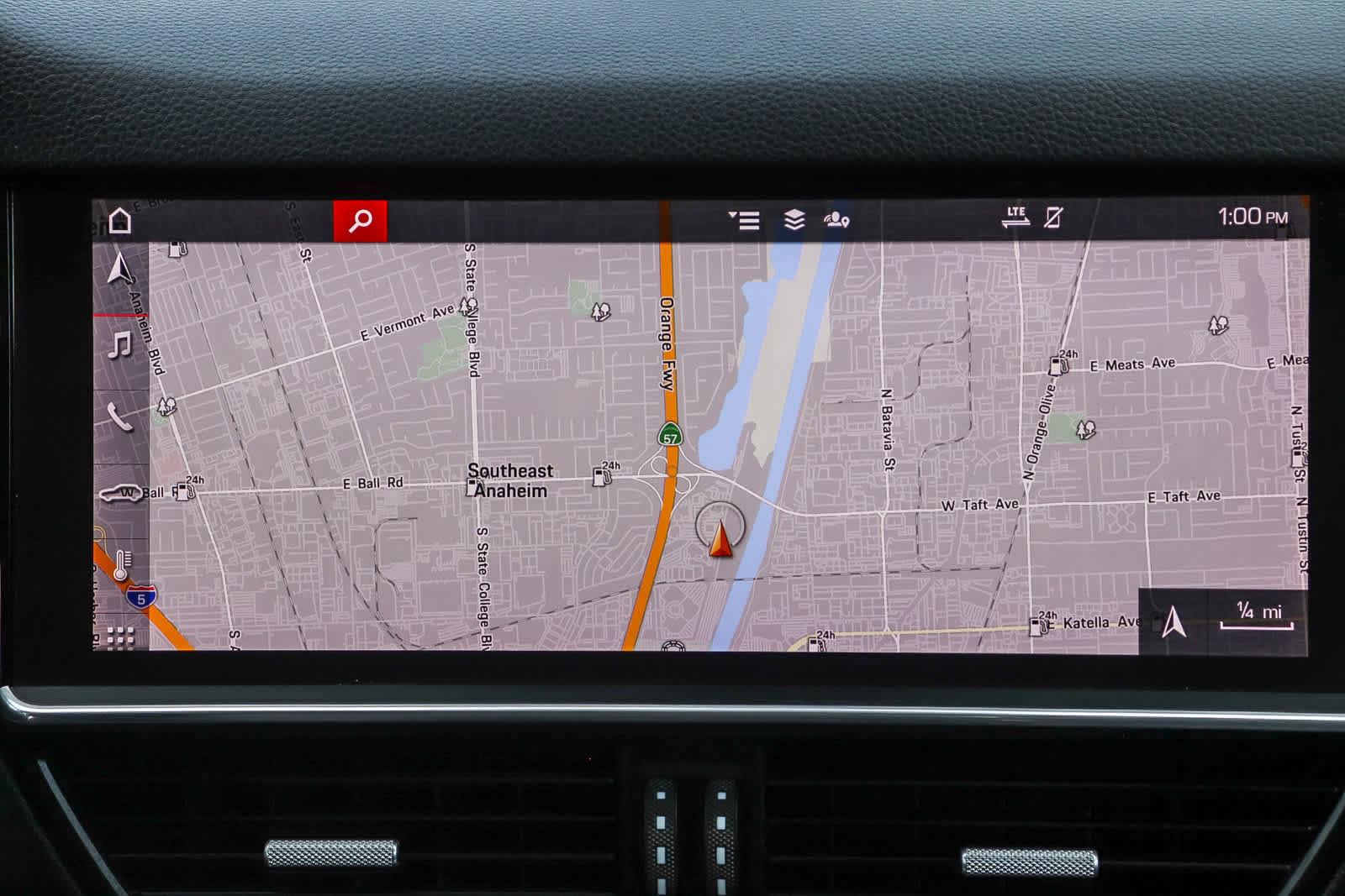 Used 2021 Porsche Cayenne w/ Driver Memory Package image 13