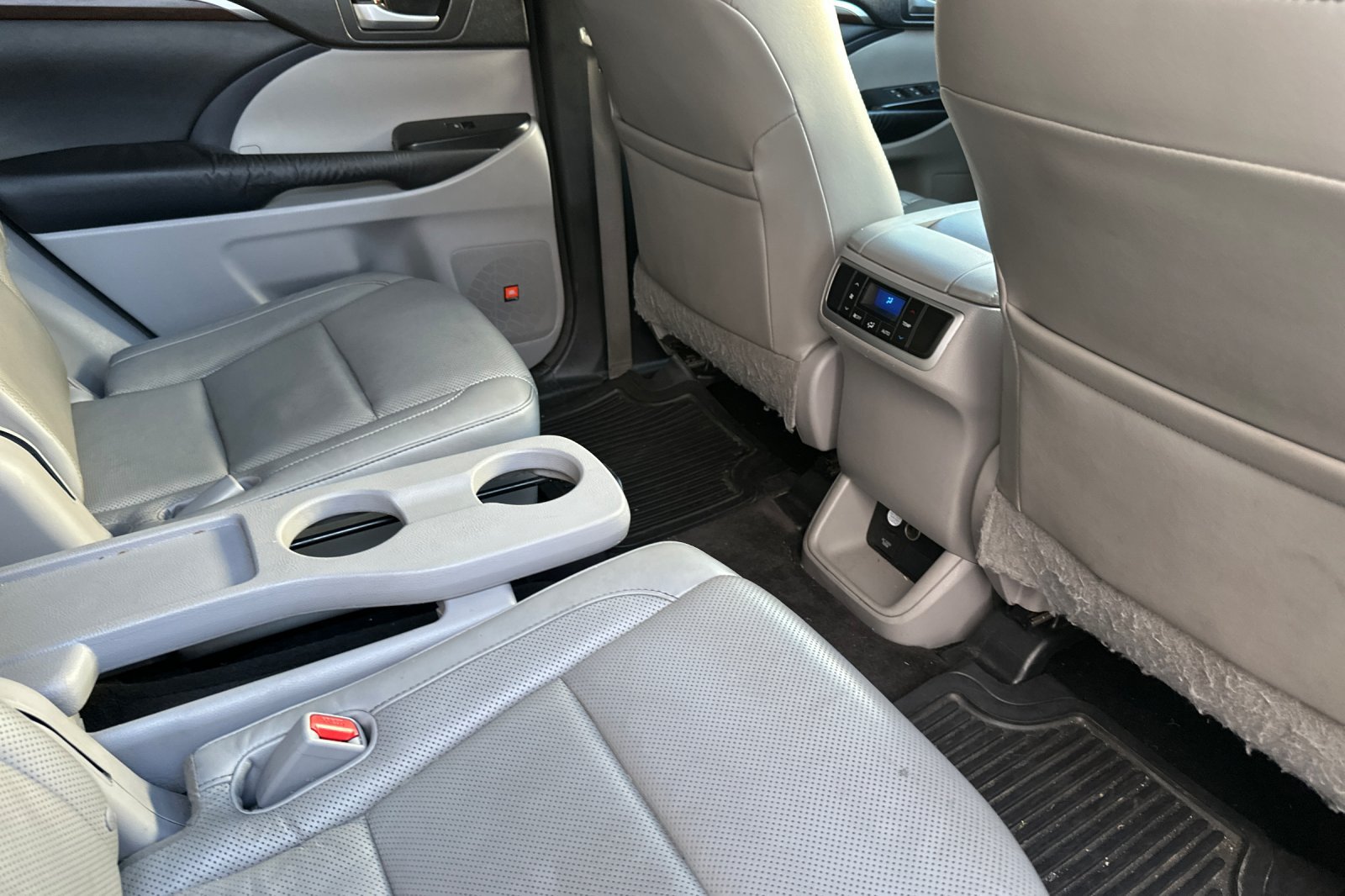 Used 2016 Toyota Highlander Limited AWD/4WD image 19