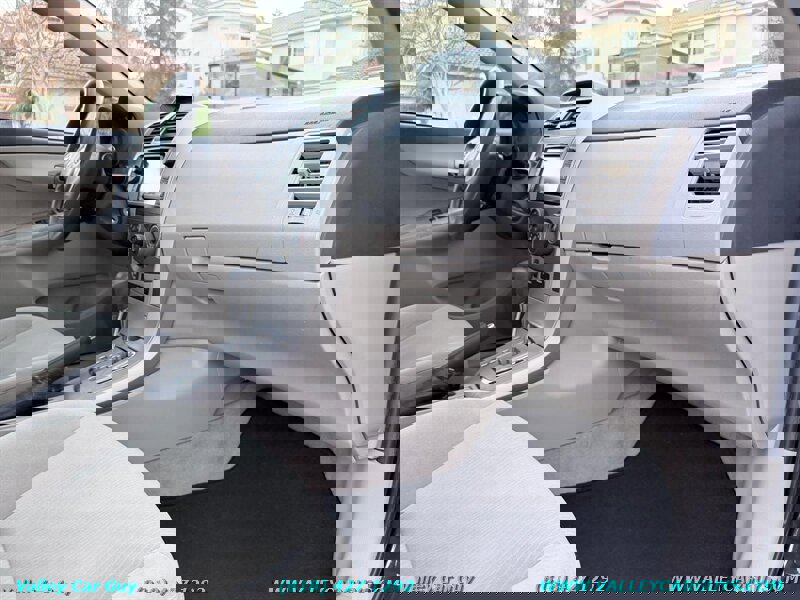 Used 2013 Toyota Corolla LE w/ Premium Pkg FWD image 10