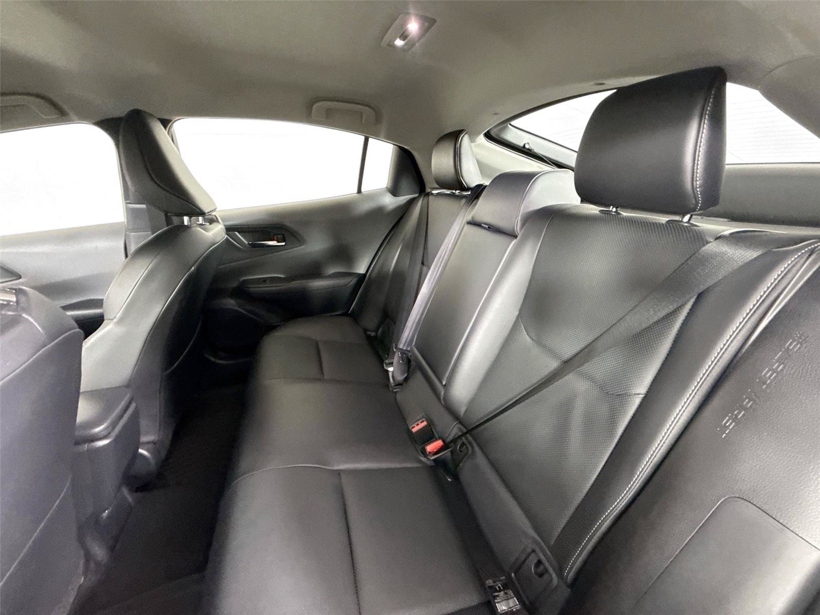 Certified 2025 Toyota Prius XLE FWD image 30