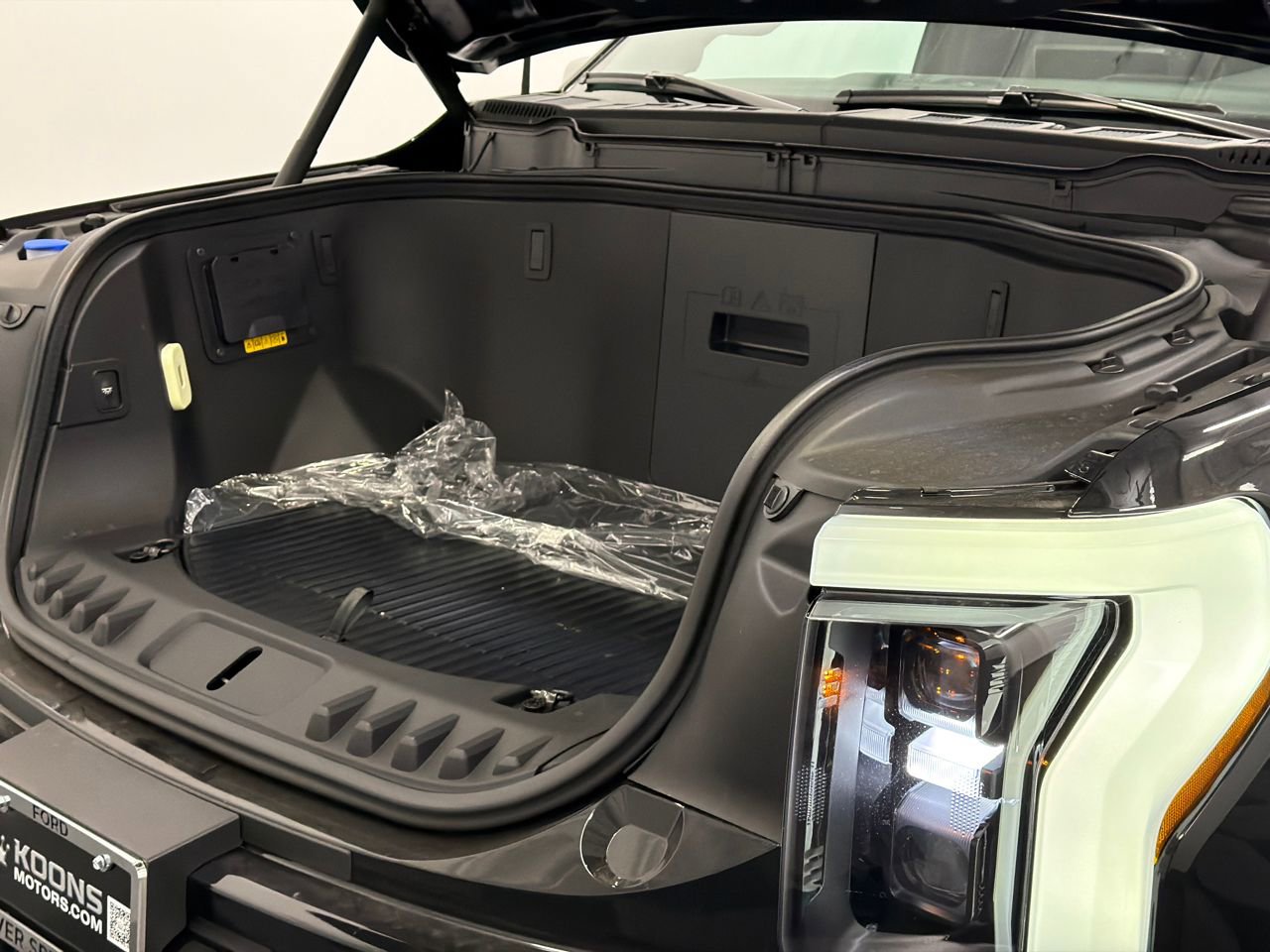 New 2025 Ford F150 Lightning Lariat image 18