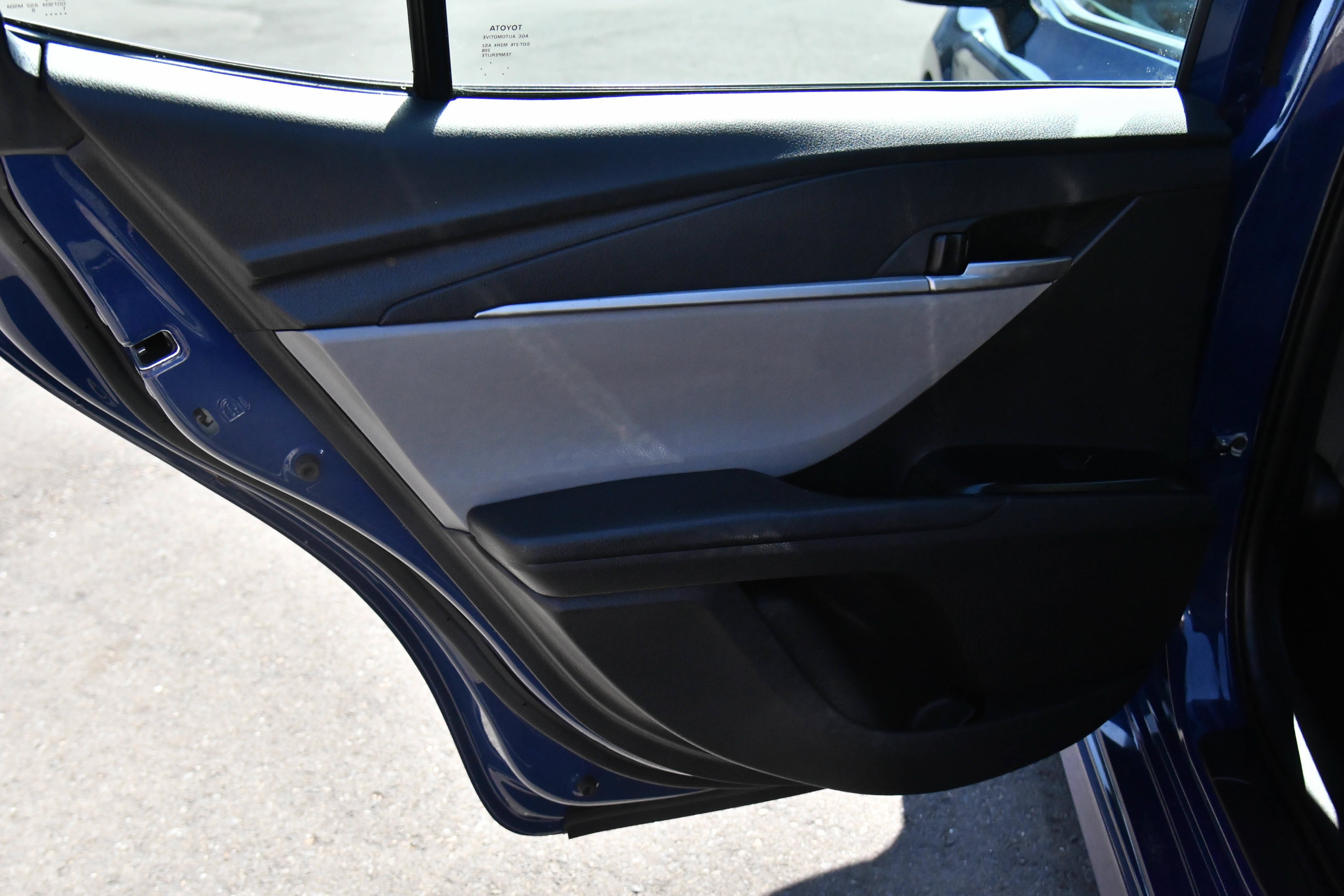 Used 2025 Toyota Camry SE w/ Convenience Package FWD image 37
