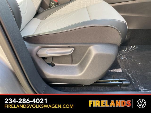 New 2025 Volkswagen Tiguan SE image 48