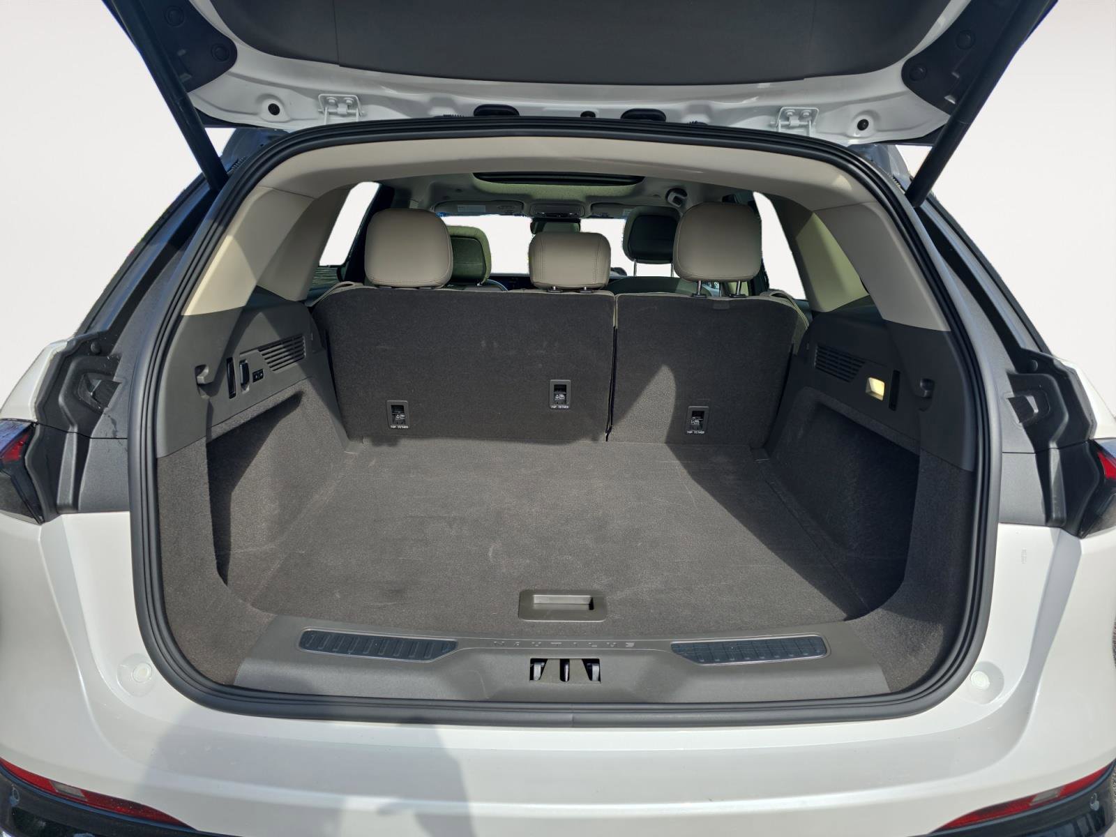 Used 2024 Lincoln Nautilus Premier w/ Equipment Group 102A image 14