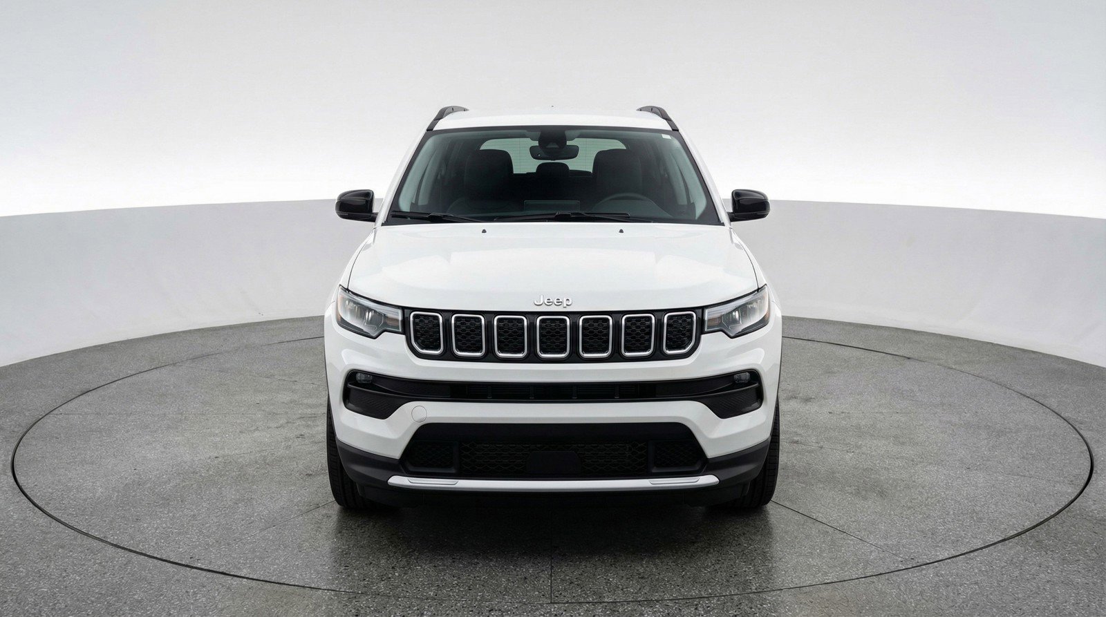 Used 2025 Jeep Compass Latitude AWD/4WD image 2