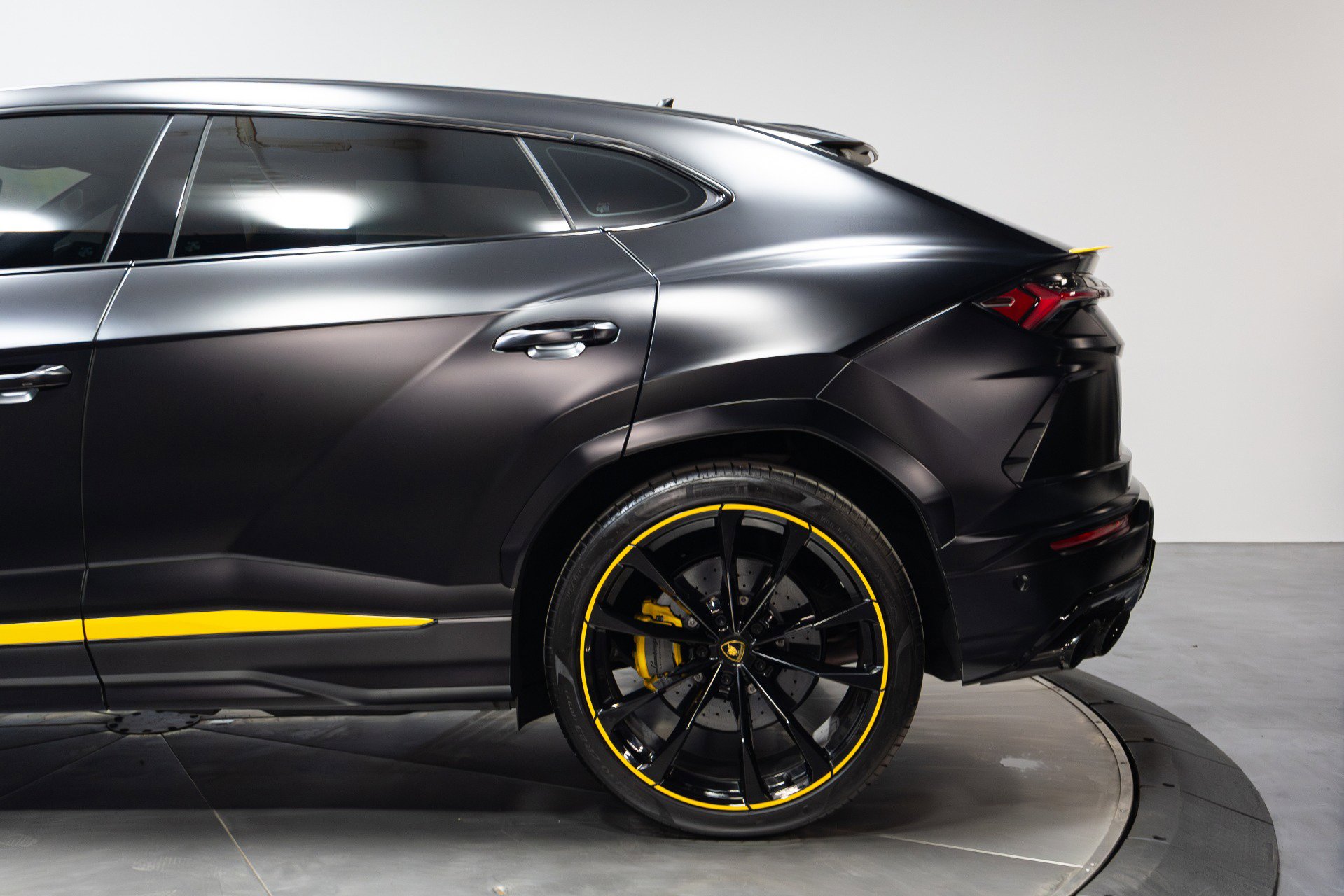 Used 2022 Lamborghini Urus image 47