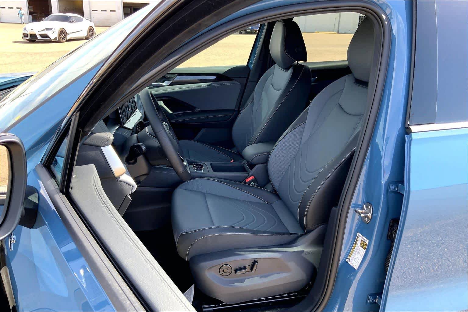 New 2026 Volkswagen Tiguan SE R-Line FWD image 9