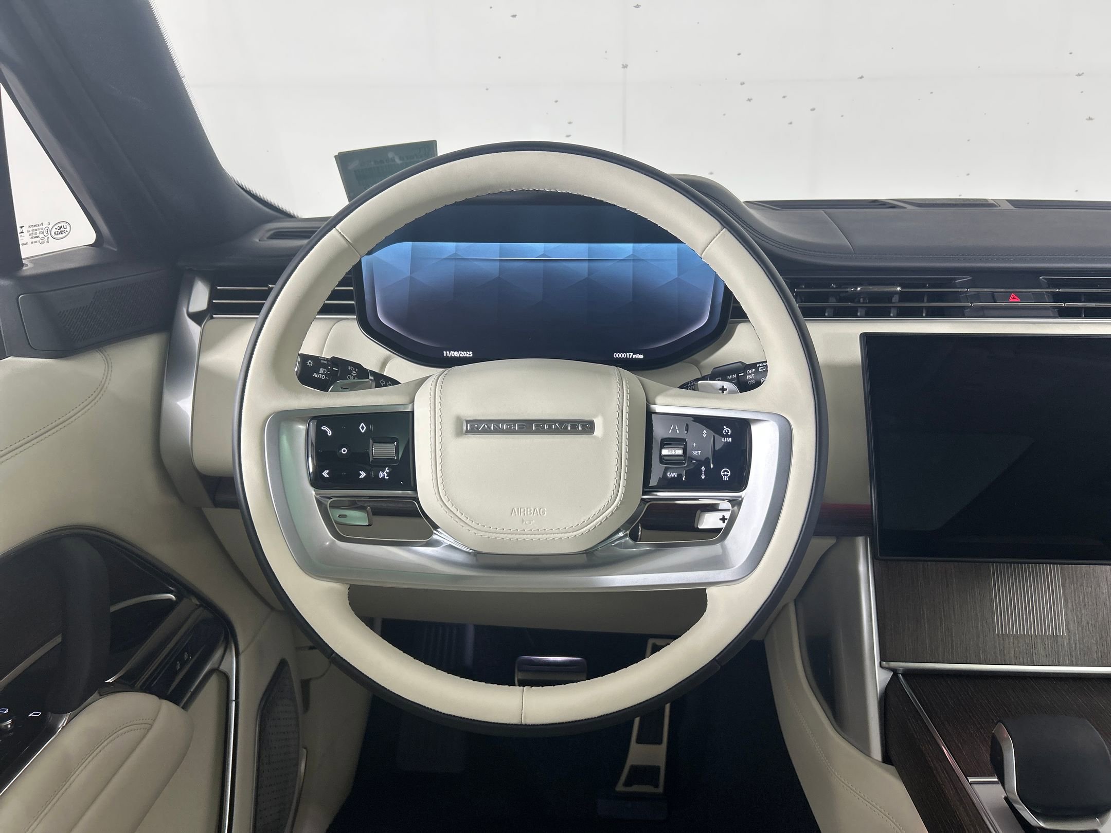 New 2025 Land Rover Range Rover Long Wheelbase Autobiography image 13