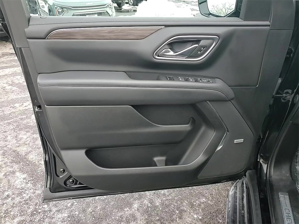 Used 2022 Chevrolet Tahoe LT w/ LT Signature Plus Package image 10