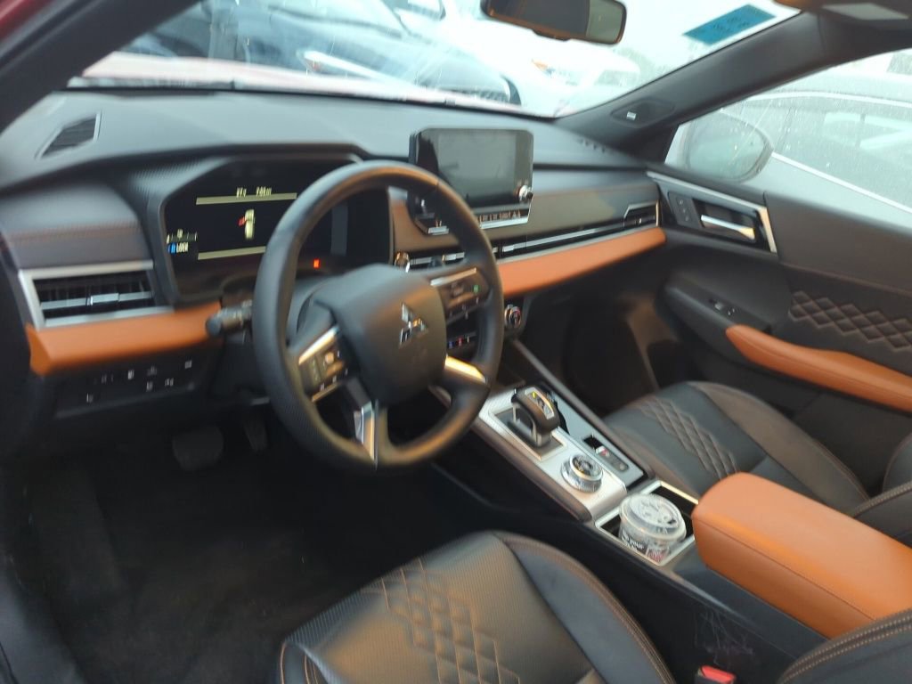 Used 2024 Mitsubishi Outlander 4WD Plug-In Hybrid image 7