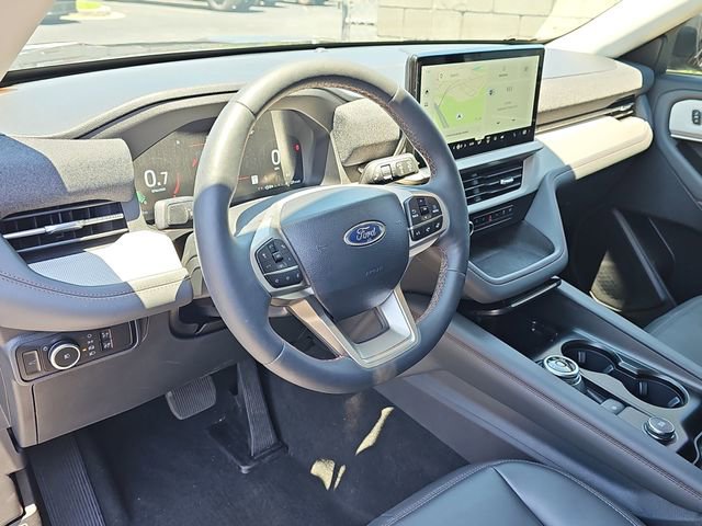 Used 2025 Ford Explorer Active w/ Active Comfort Package RWD image 17