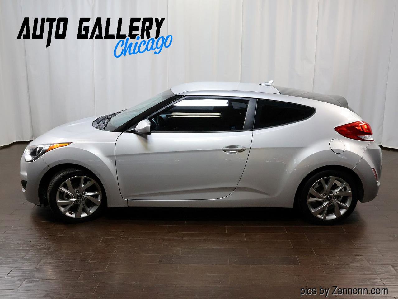 Used 2016 Hyundai Veloster FWD image 10