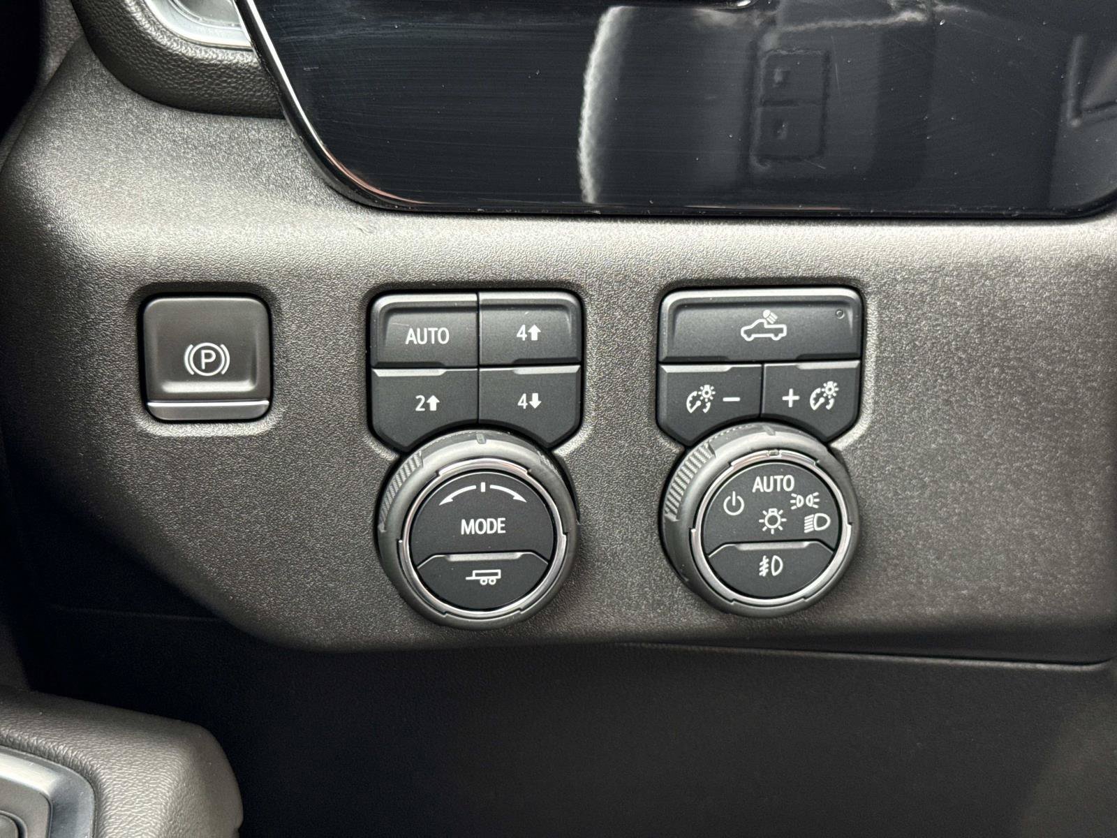Used 2022 Chevrolet Silverado 1500 RST AWD/4WD image 12