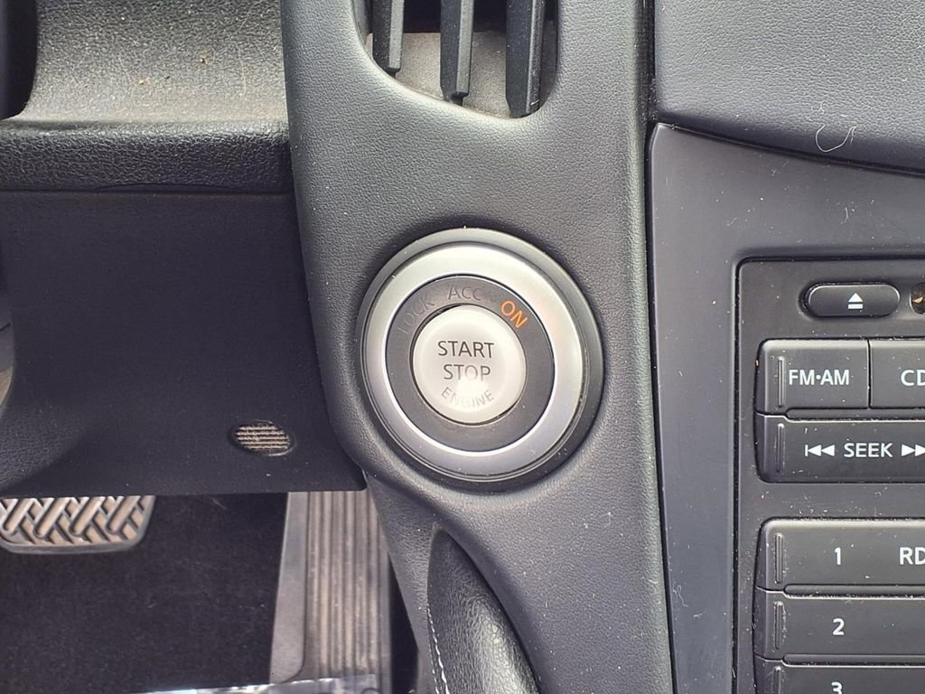 Used 2011 Nissan 370Z Coupe RWD image 7