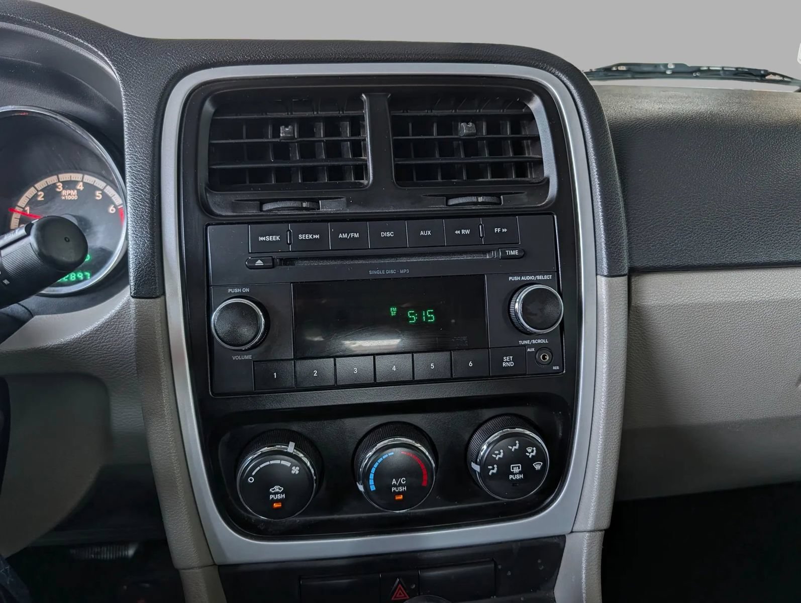 Used 2010 Dodge Caliber SXT FWD image 32