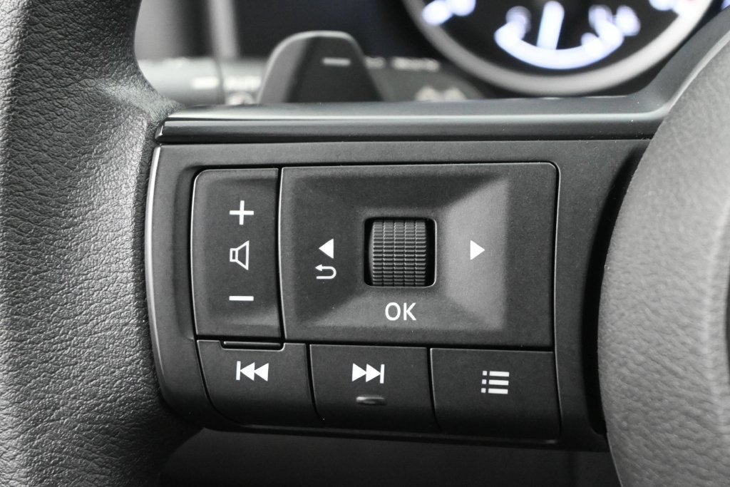 Used 2023 Nissan Rogue S FWD image 6