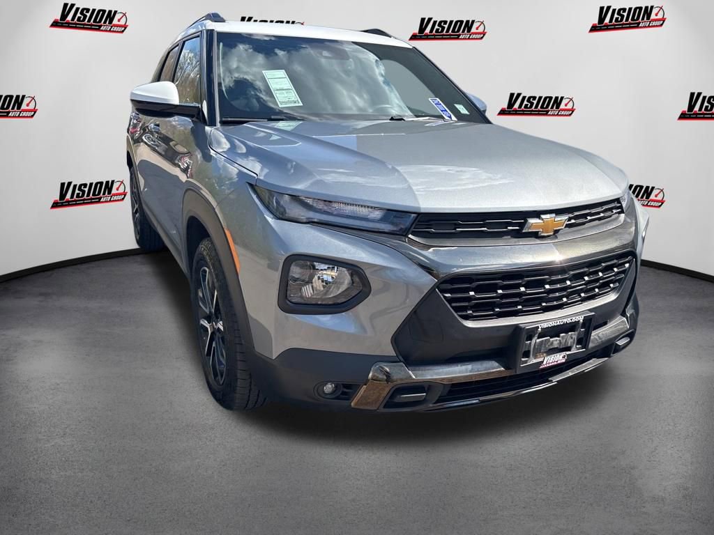 Used 2023 Chevrolet TrailBlazer ACTIV w/ Sun and Liftgate Package FWD image 3