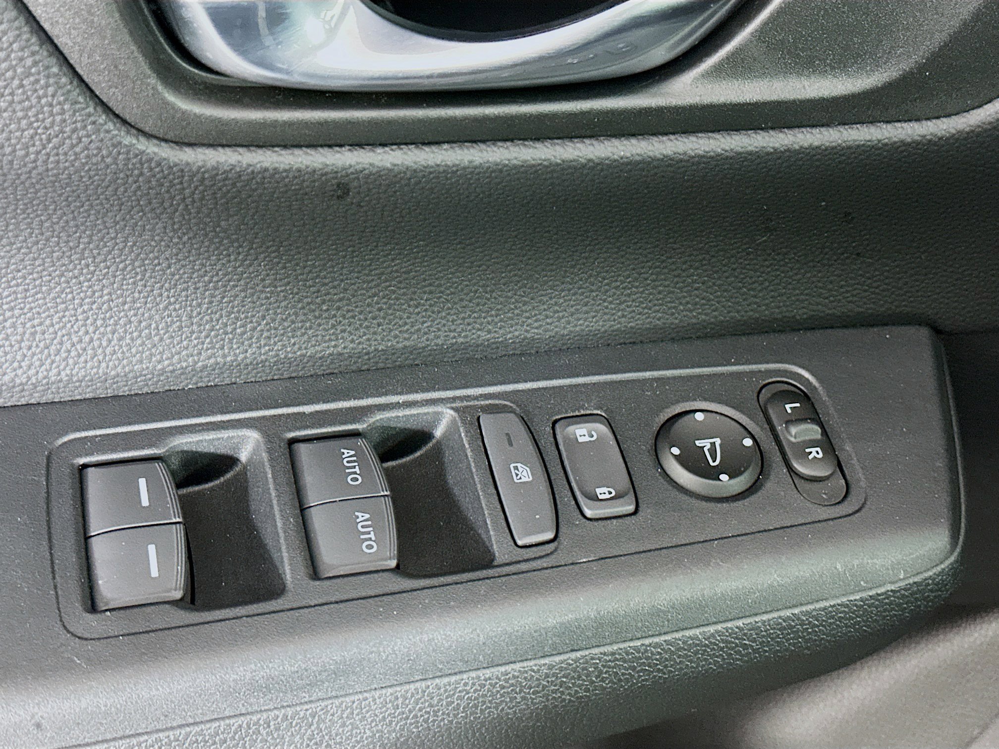 Used 2025 Honda CR-V EX image 15