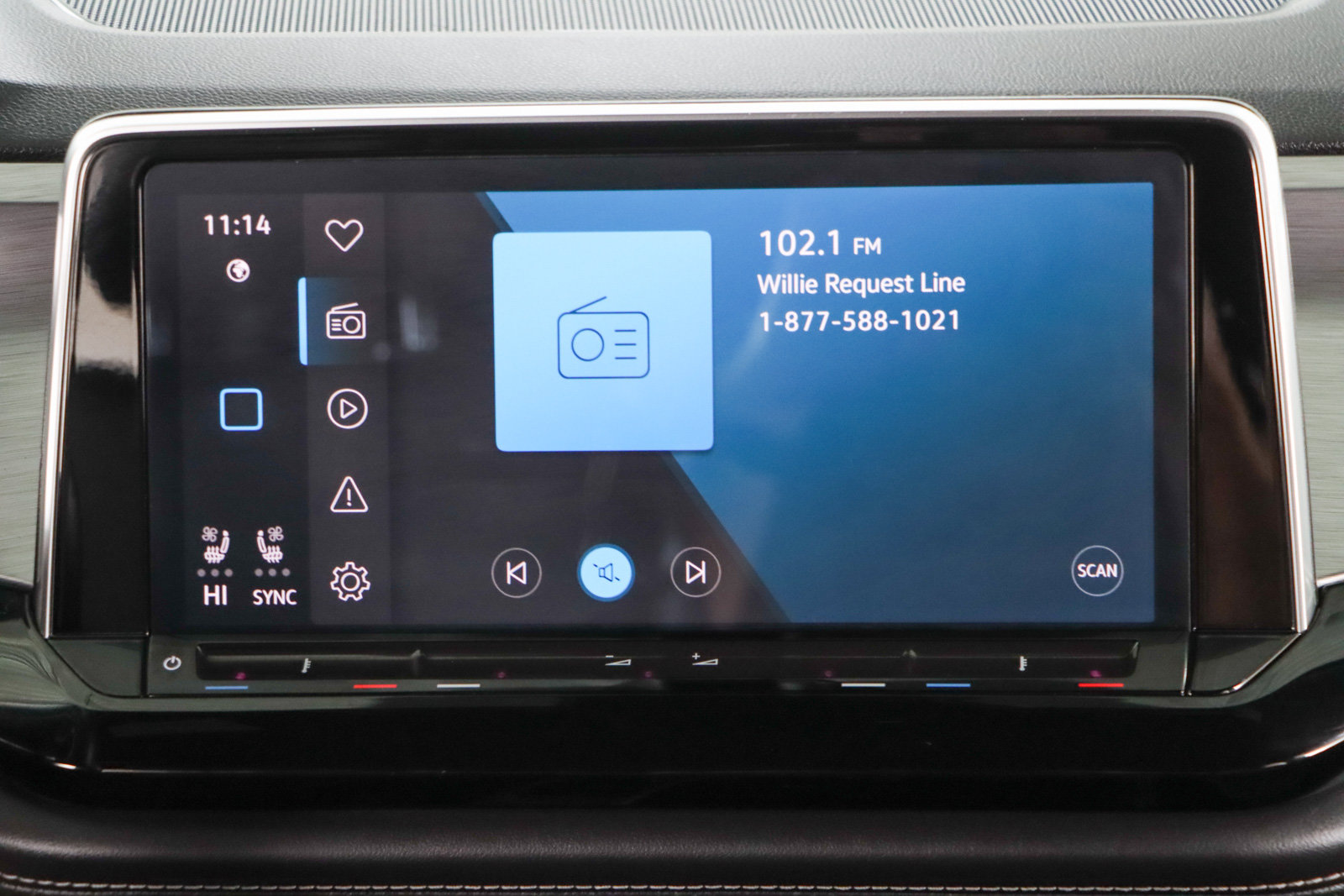 Used 2024 Volkswagen Atlas Cross Sport SE FWD image 18