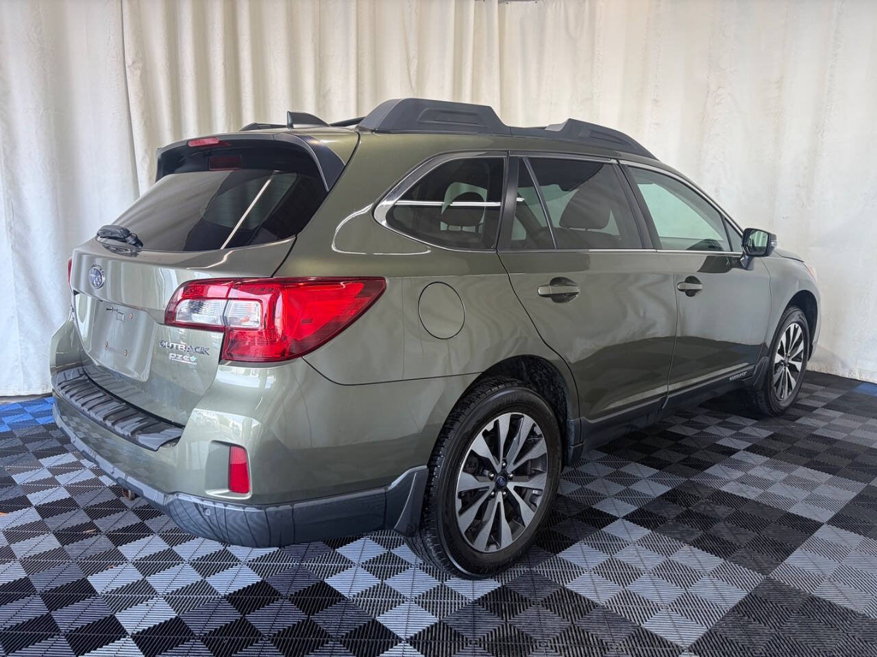 Used 2017 Subaru Outback 2.5i Limited AWD/4WD image 6