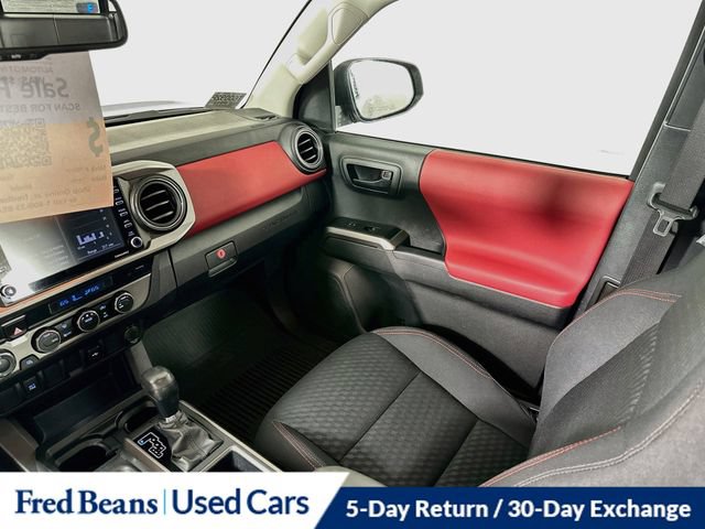 Used 2022 Toyota Tacoma SR5 AWD/4WD image 28