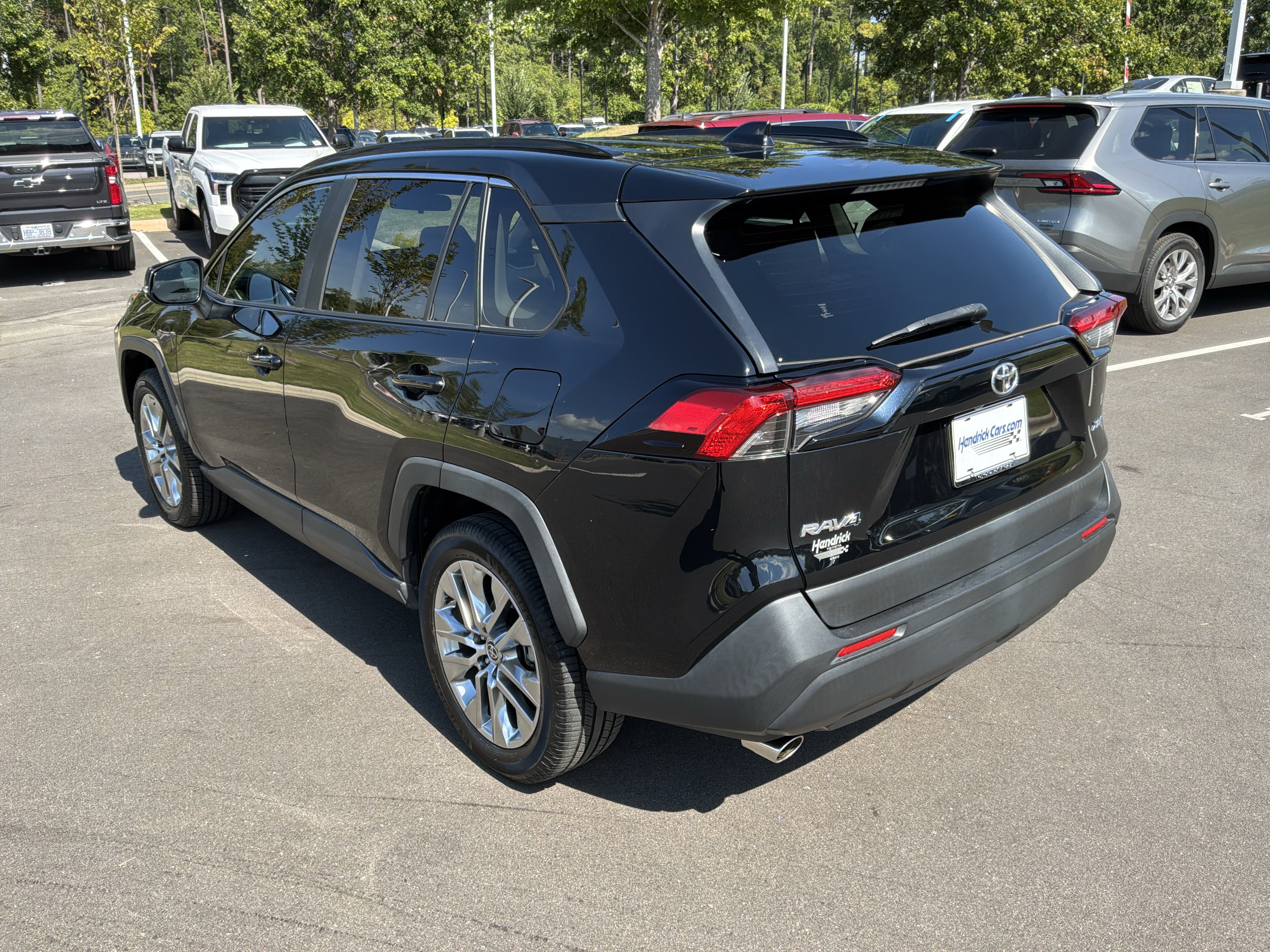 Used 2020 Toyota RAV4 XLE Premium FWD image 8