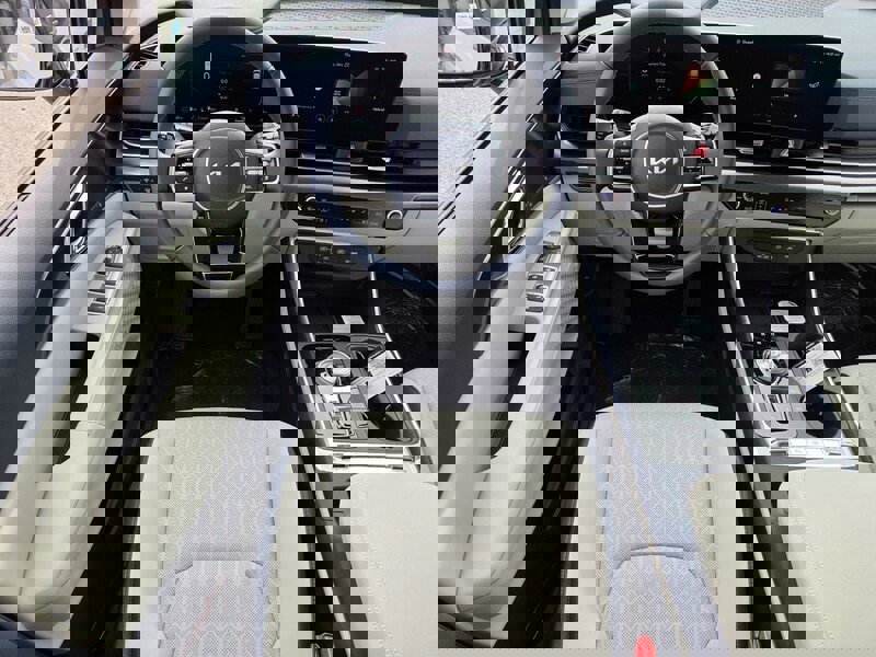 New 2026 Kia Carnival SX image 10