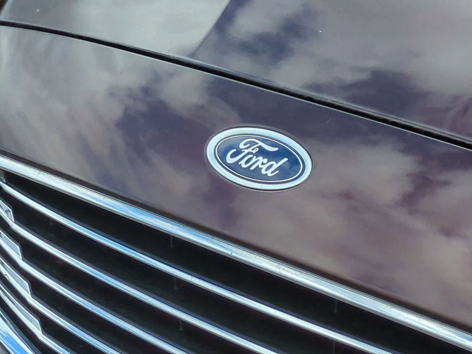 Used 2019 Ford Fusion SE FWD image 12