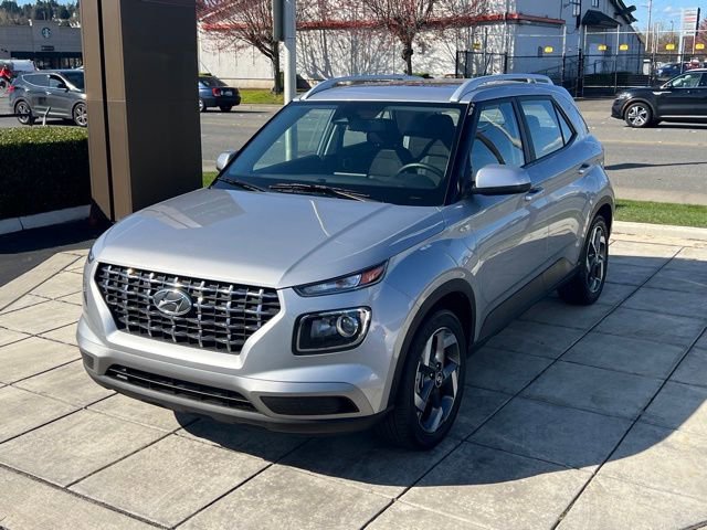 Certified 2025 Hyundai Venue SEL image 3