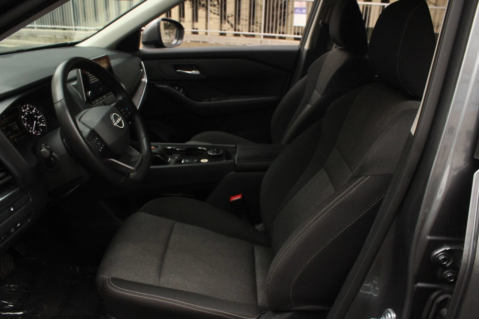 Used 2025 Nissan Rogue SV AWD/4WD image 14