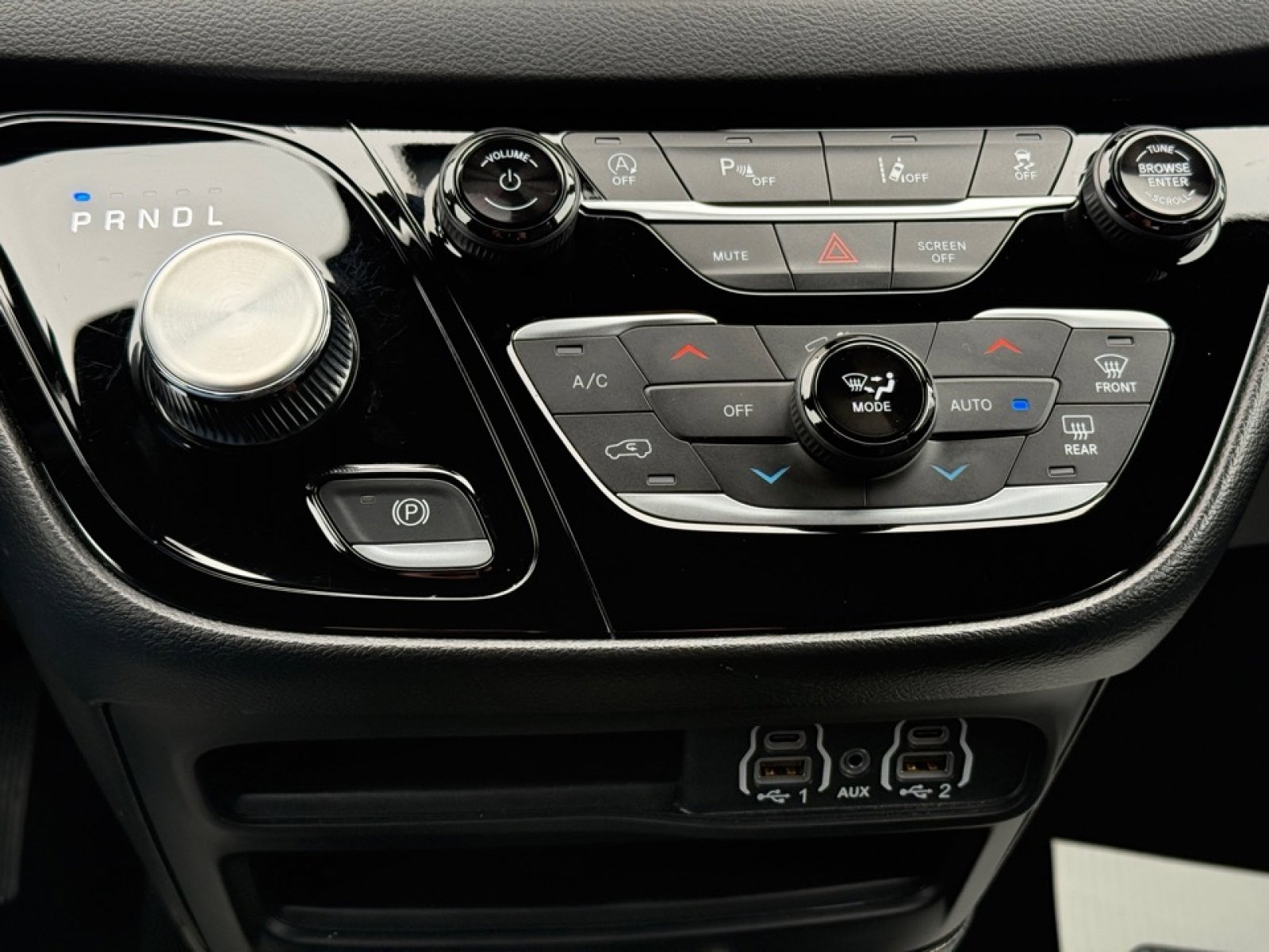 Used 2025 Chrysler Pacifica Select image 30