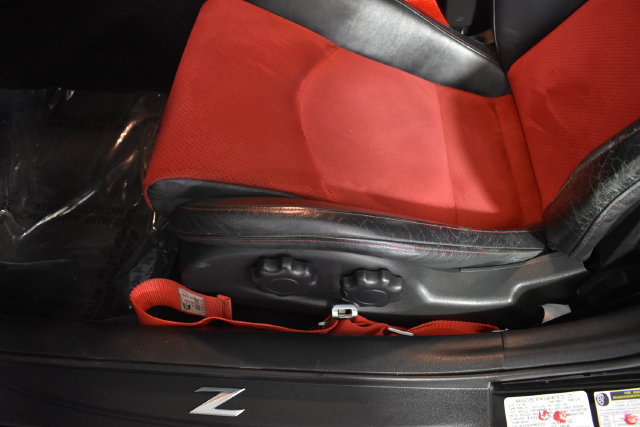 Used 2019 Nissan 370Z NISMO RWD image 13
