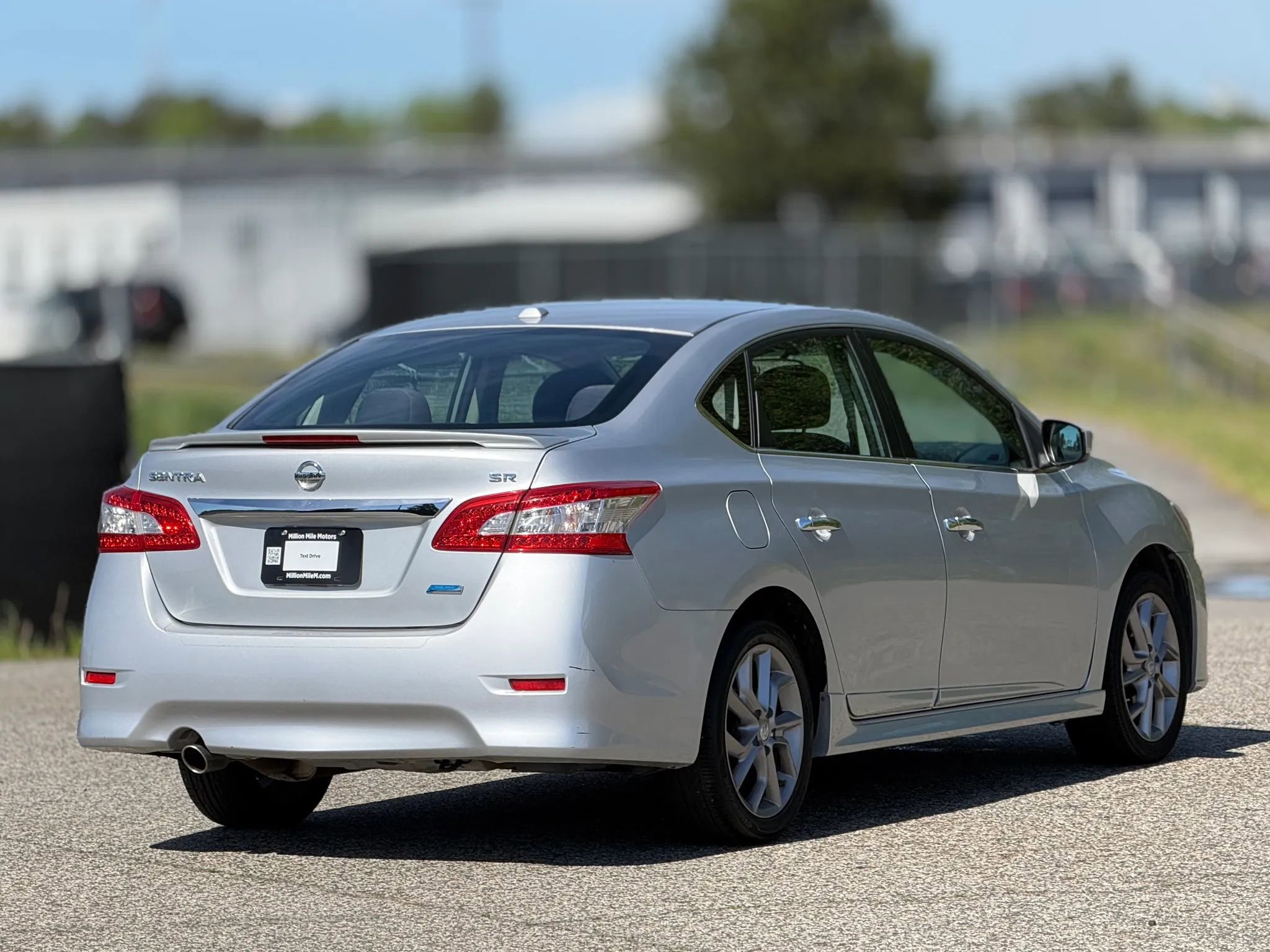 Used 2014 Nissan Sentra SR w/ SR Driver Package FWD image 9