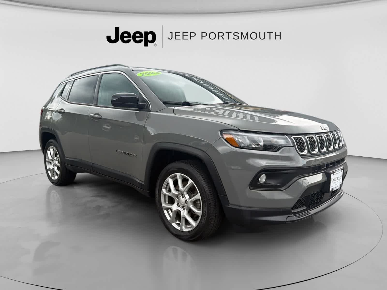 Used 2023 Jeep Compass Latitude AWD/4WD image 2