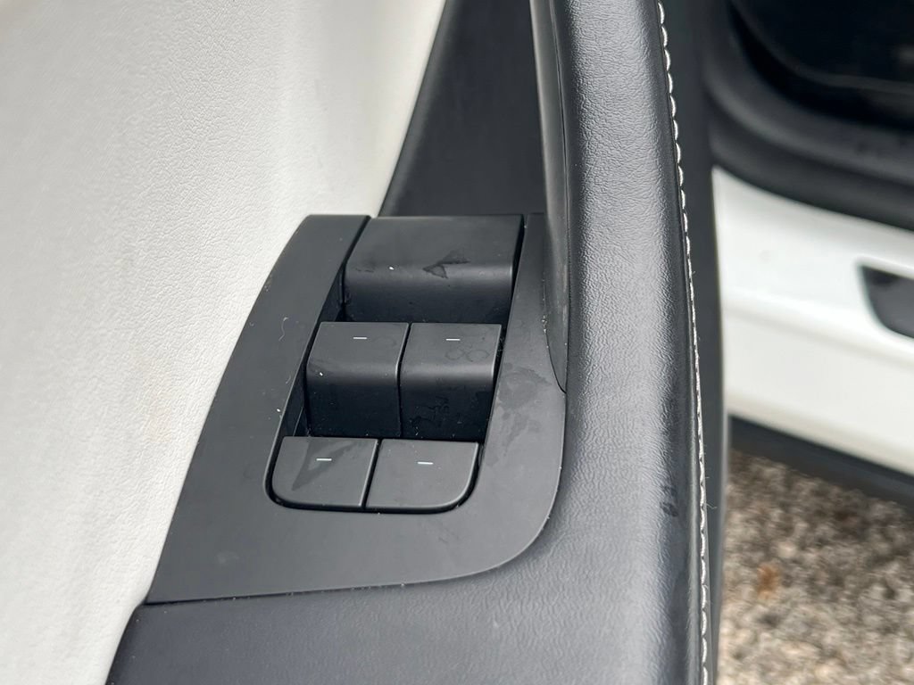 Used 2022 Tesla Model Y Performance AWD/4WD image 18