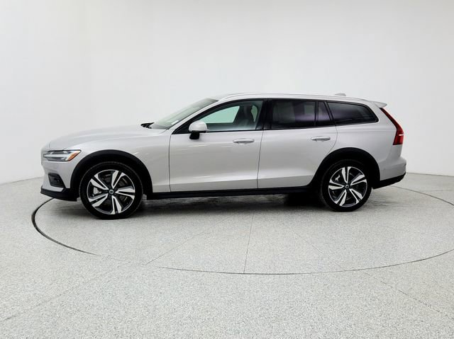 Certified 2025 Volvo V60 B5 Cross Country Plus image 8