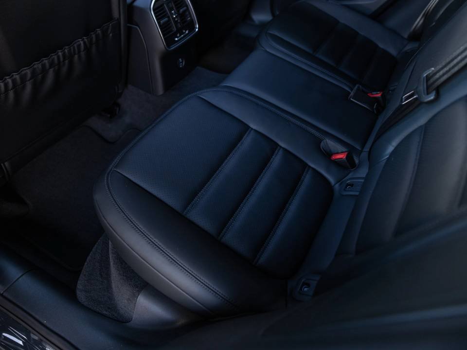 Certified 2026 Porsche Macan AWD/4WD image 42