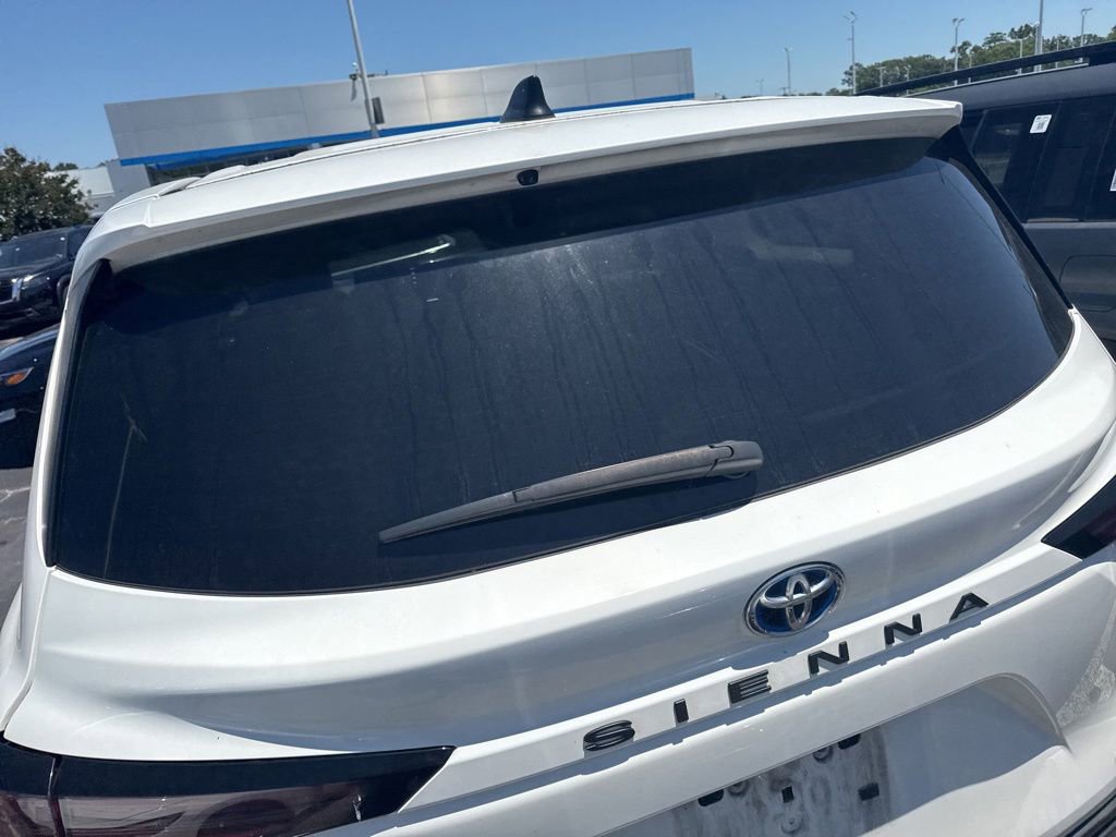 Used 2023 Toyota Sienna LE AWD/4WD image 9