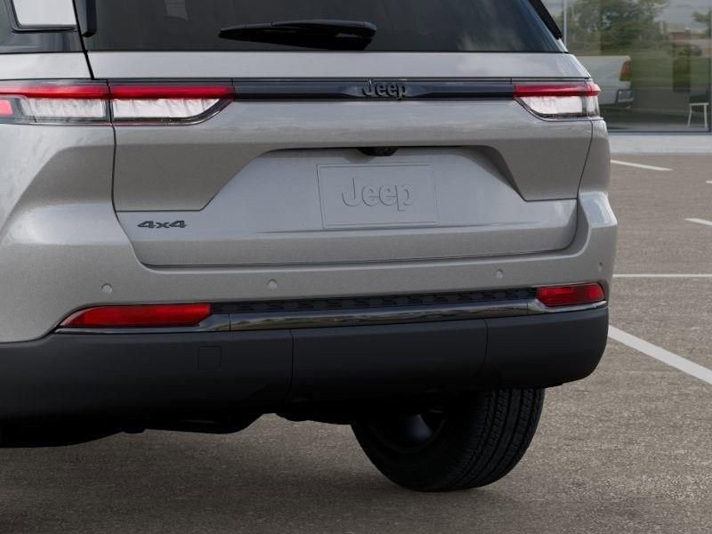 New 2025 Jeep Grand Cherokee Altitude image 13