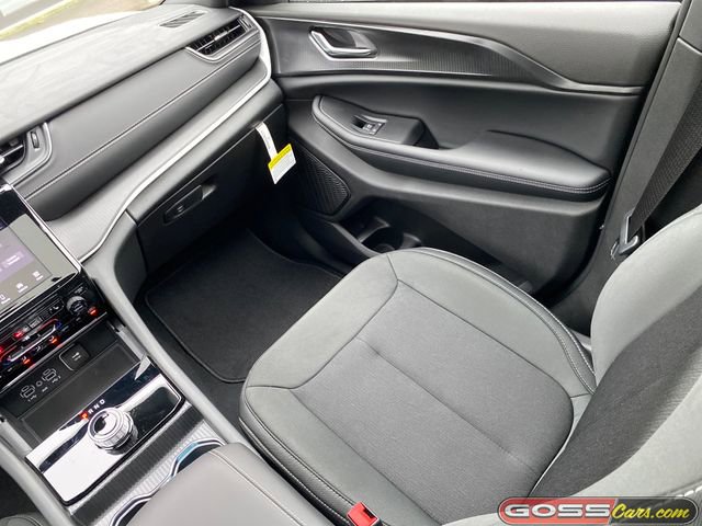 New 2025 Jeep Grand Cherokee Laredo X w/ Luxury Tech Group I image 15