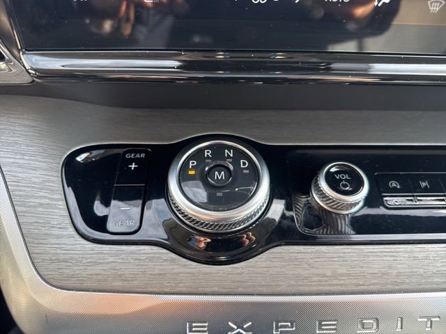 Used 2025 Ford Expedition Platinum image 23