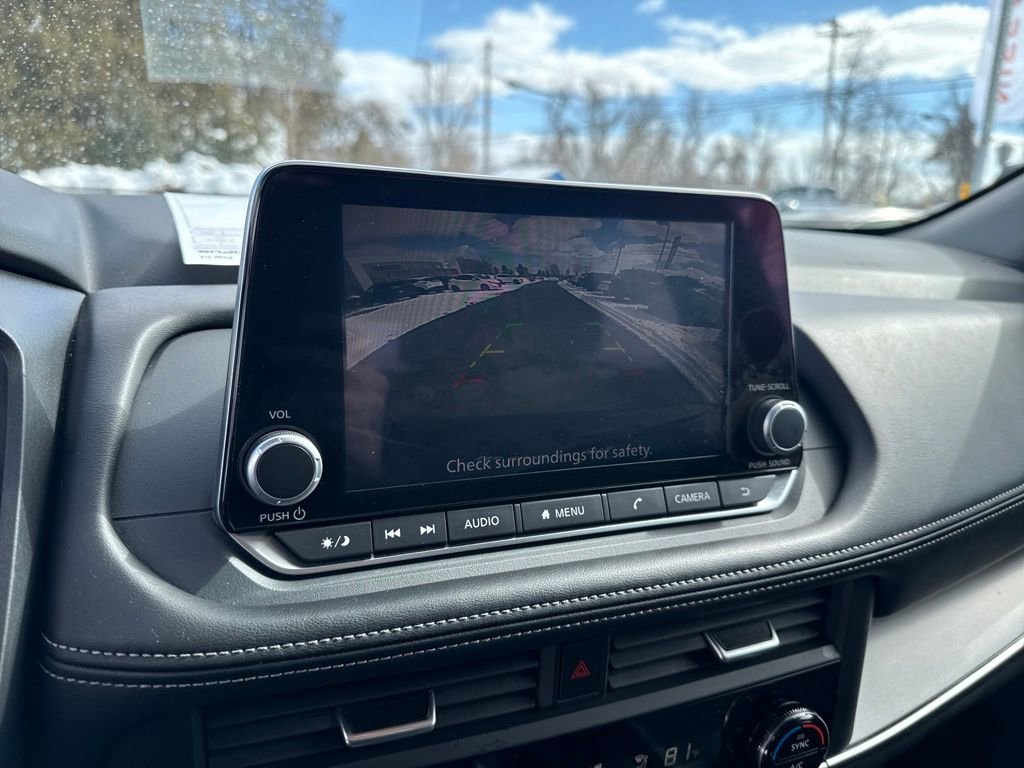 Certified 2025 Nissan Rogue SV image 31