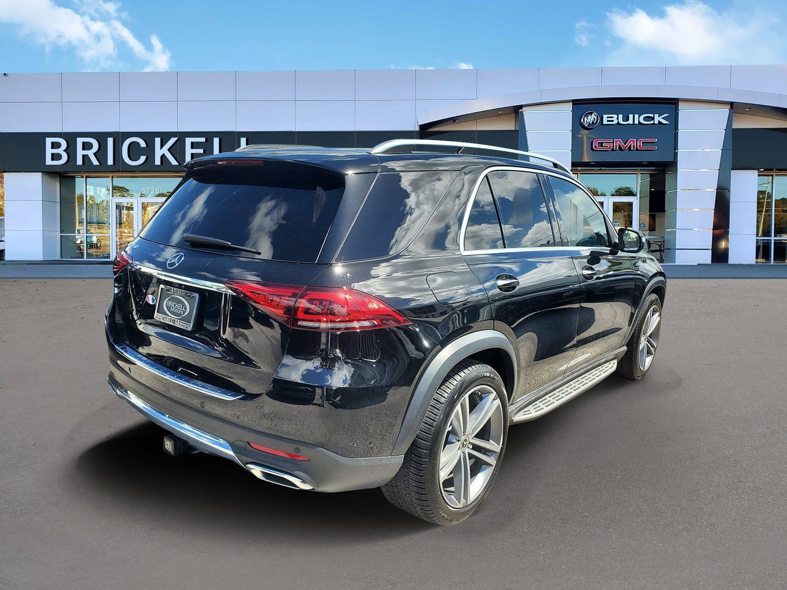 Used 2022 Mercedes-Benz GLE 350 w/ Premium Package image 3