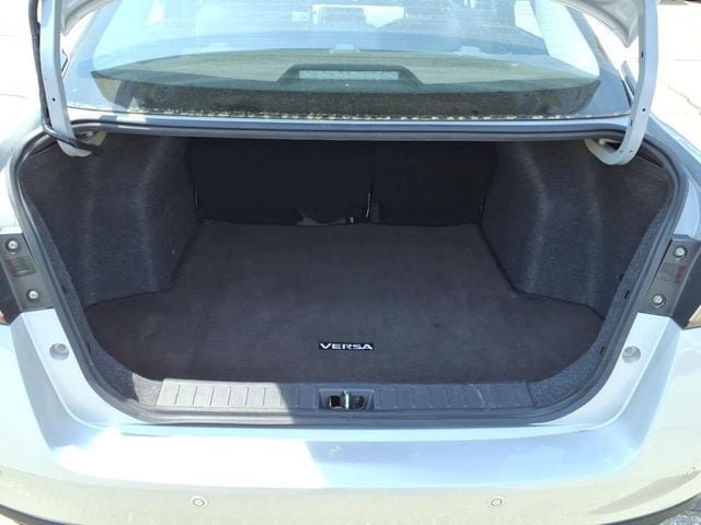 Used 2021 Nissan Versa SV FWD image 11