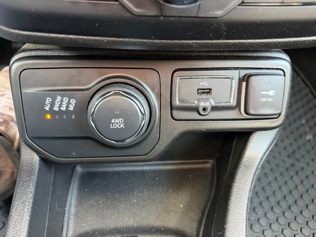 Used 2019 Jeep Renegade Latitude w/ Cold Weather Group image 18