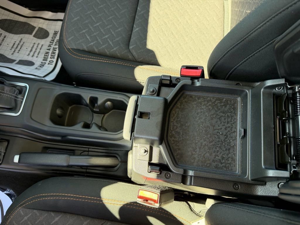 Used 2025 Jeep Gladiator Mojave w/ Convenience Group image 24