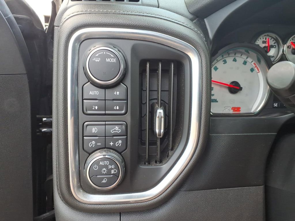 Used 2020 Chevrolet Silverado 1500 RST AWD/4WD image 18