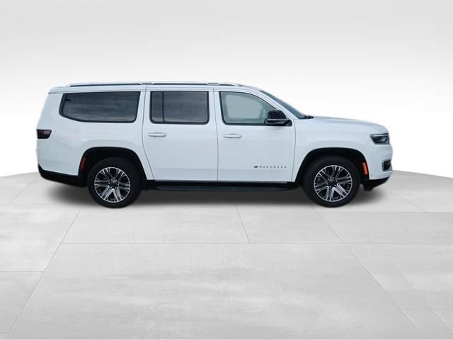 Used 2023 Jeep Wagoneer L Series II AWD/4WD image 6