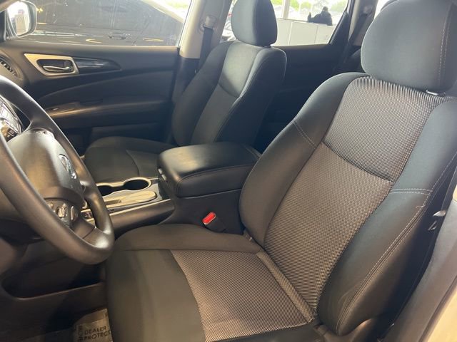 Used 2018 Nissan Pathfinder S image 16