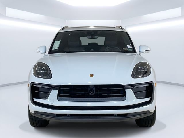 New 2026 Porsche Macan image 2